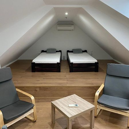 Nové Zámky Spacious Apartment In Town Centre מראה חיצוני תמונה