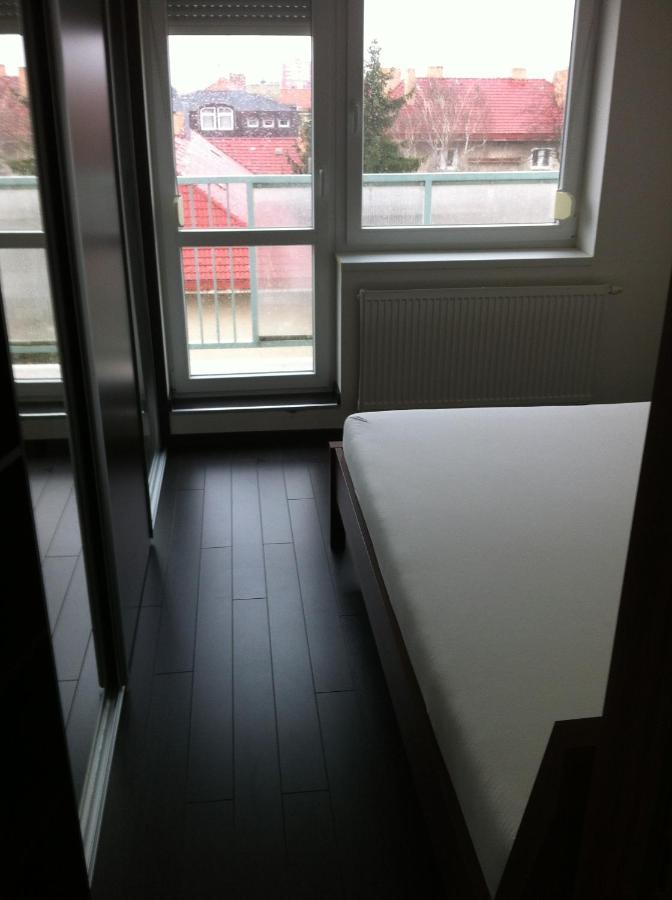 Nové Zámky Spacious Apartment In Town Centre מראה חיצוני תמונה