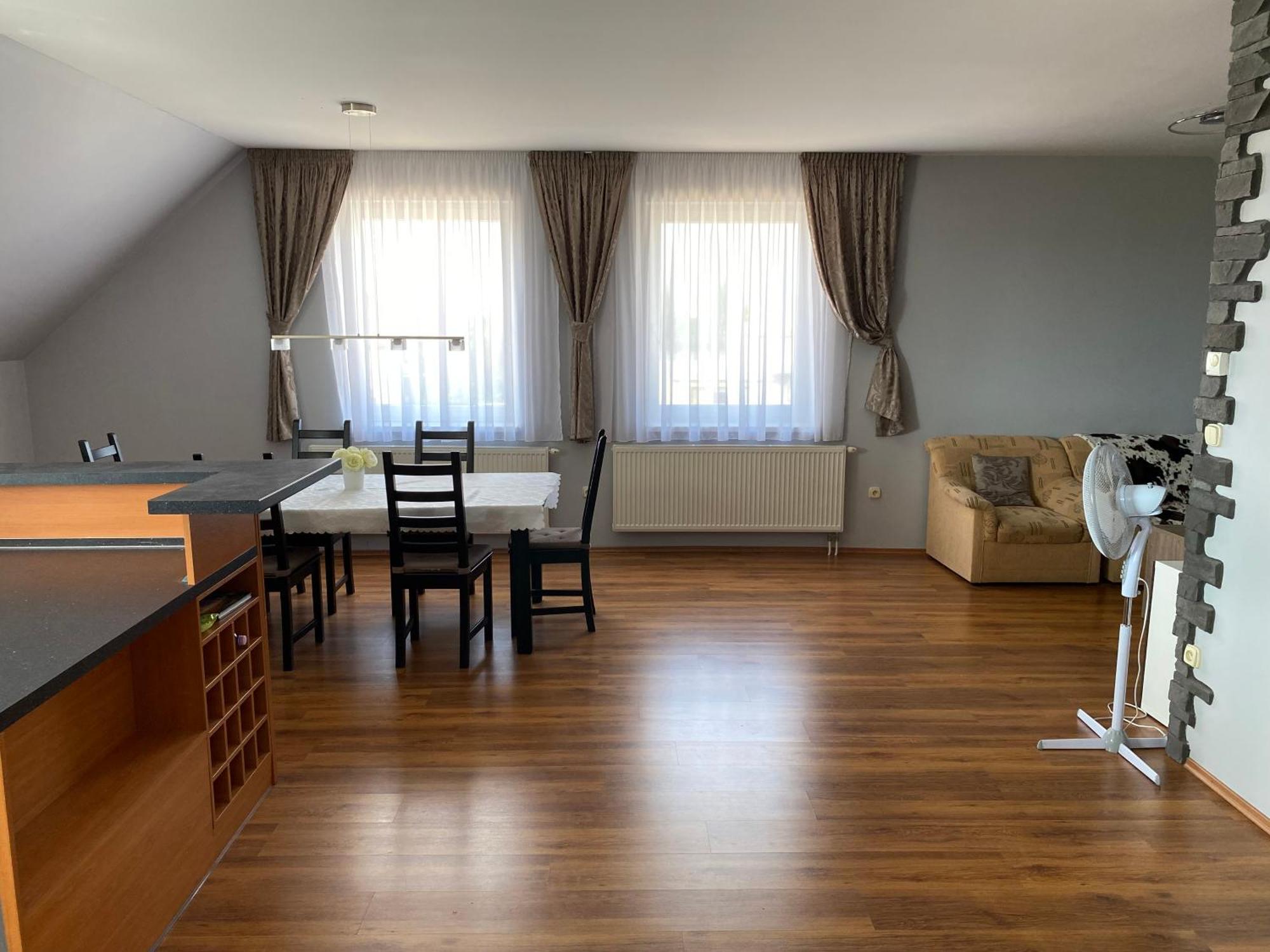 Nové Zámky Spacious Apartment In Town Centre מראה חיצוני תמונה