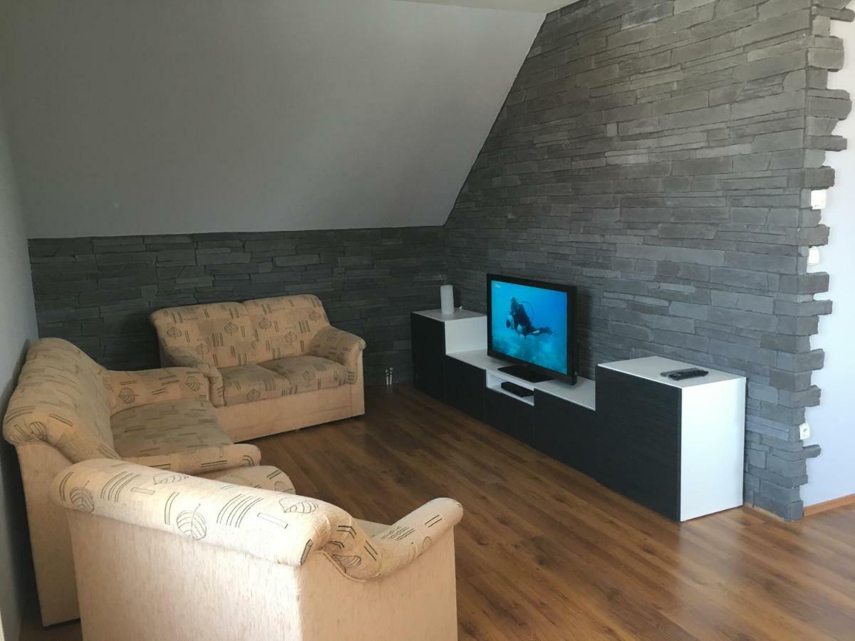 Nové Zámky Spacious Apartment In Town Centre מראה חיצוני תמונה