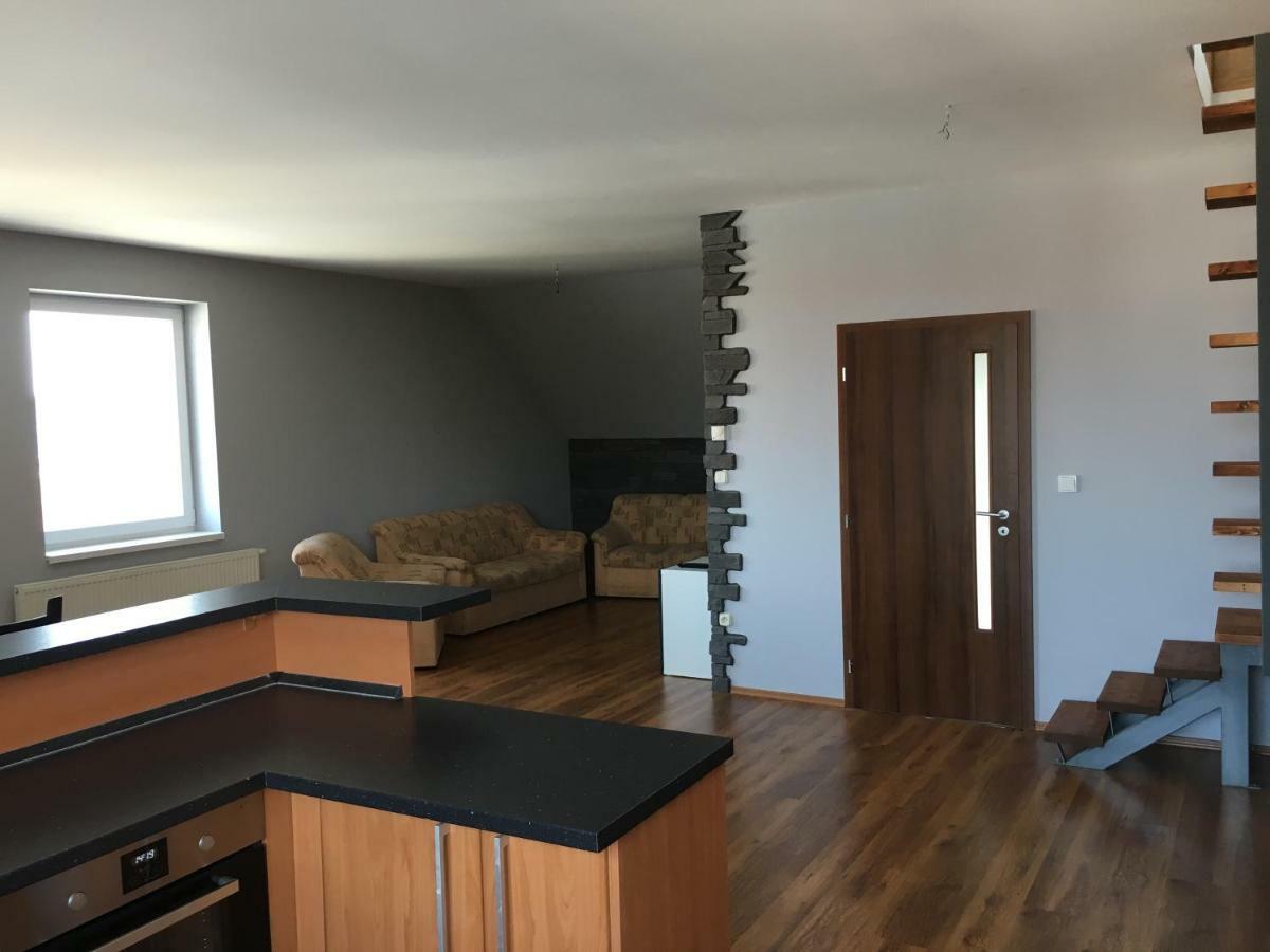 Nové Zámky Spacious Apartment In Town Centre מראה חיצוני תמונה